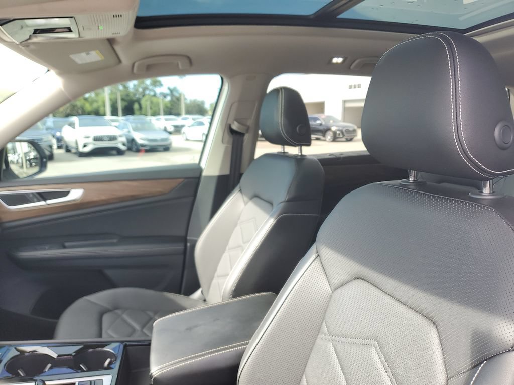 Certified 2024 Volkswagen Atlas SE w/ Panoramic Sunroof Package FWD image 23