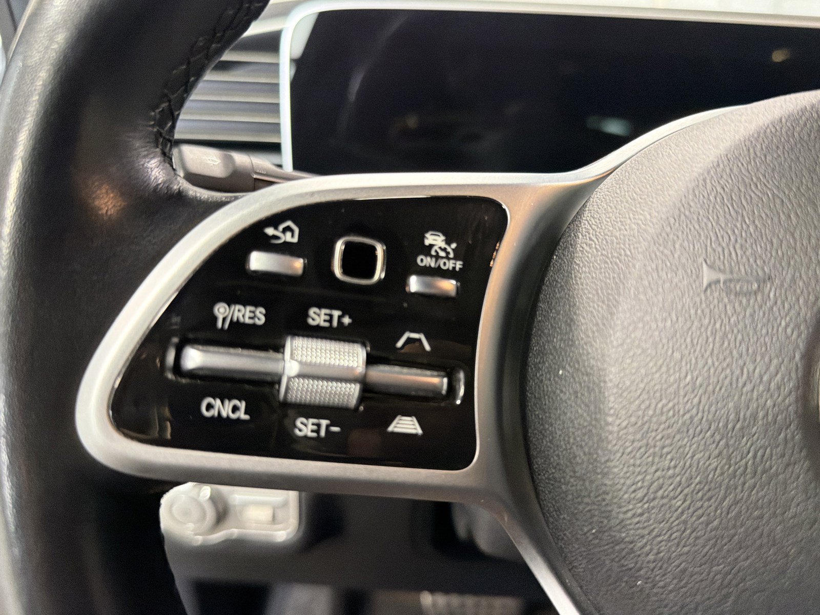 Used 2021 Mercedes-Benz GLS 580 4MATIC image 29