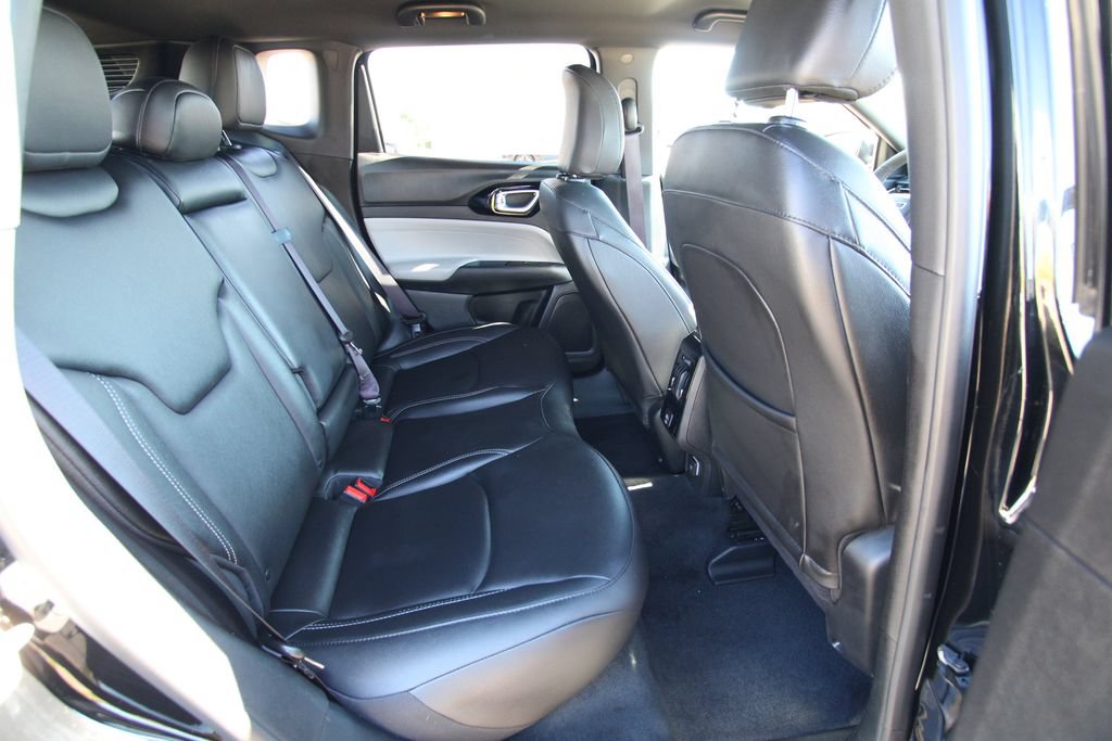 Used 2025 Jeep Compass Limited AWD/4WD image 9
