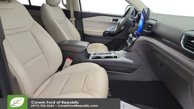 Certified 2024 Ford Explorer Platinum w/ Technology Package image 30