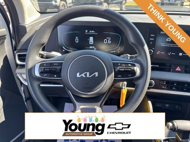 Used 2025 Kia Sportage LX image 14