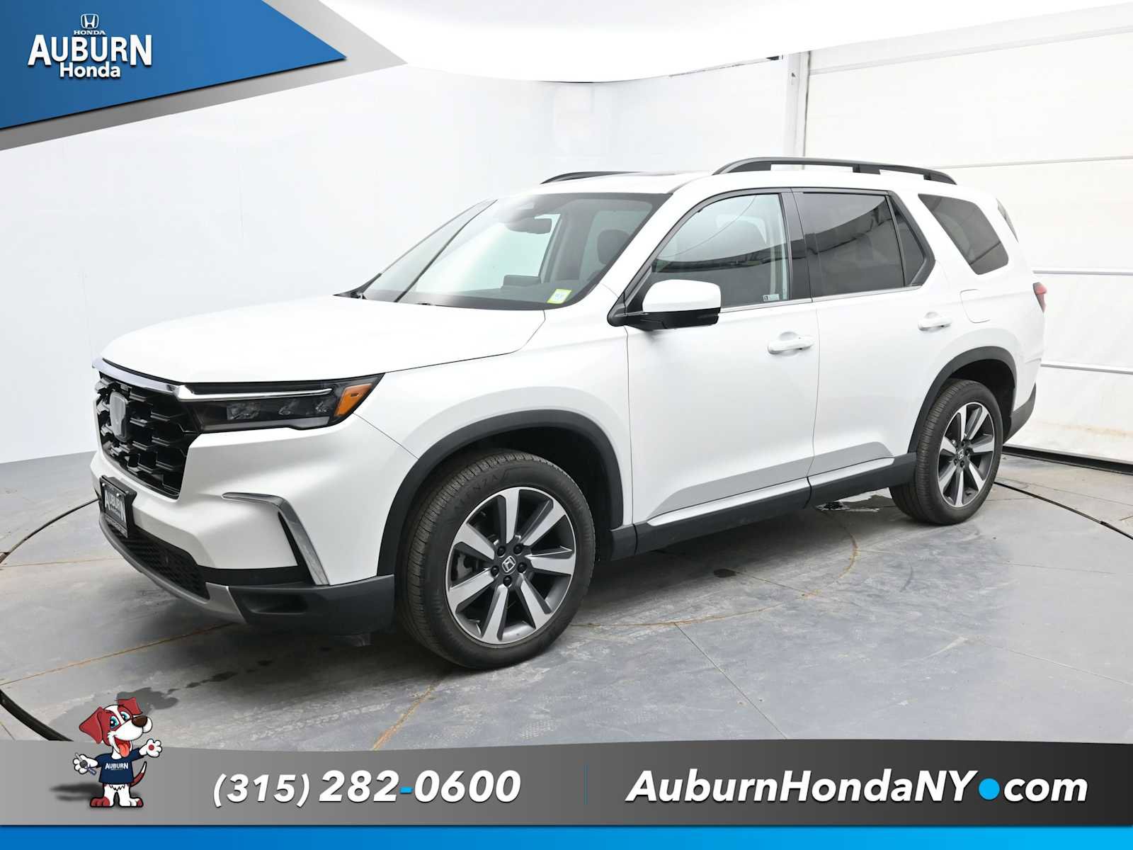 Used 2024 Honda Pilot Touring image 2