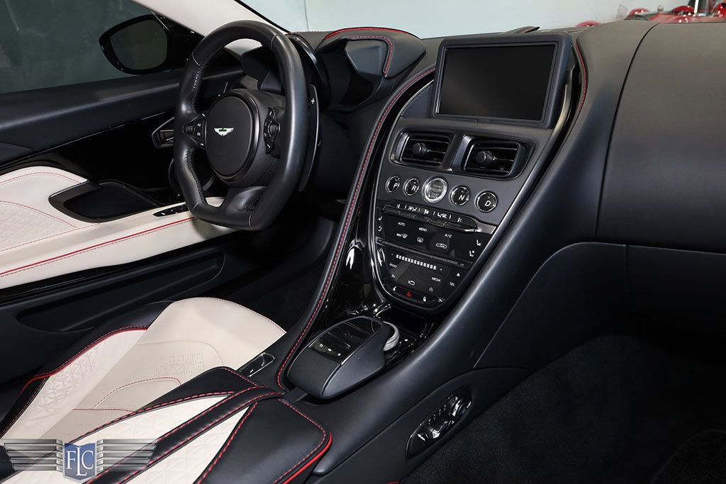 Used 2022 Aston Martin DBS Superleggera image 25