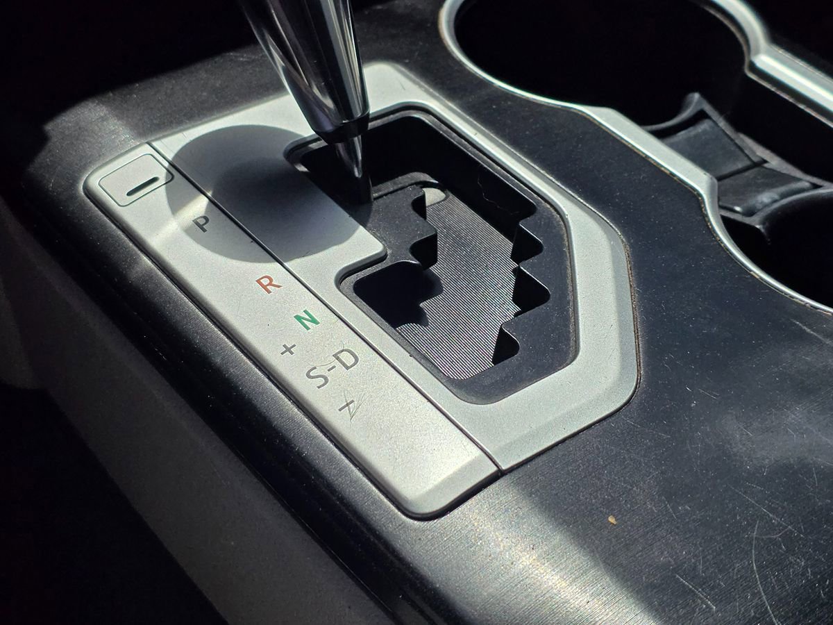 Used 2014 Toyota Camry LE FWD image 32