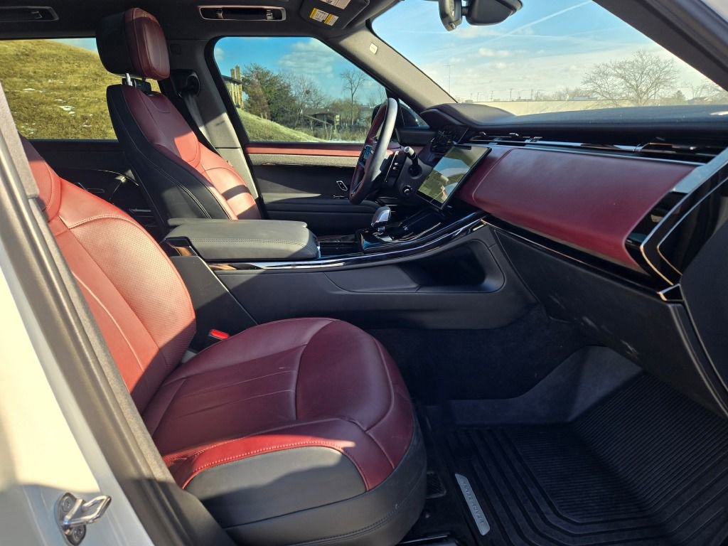 Used 2024 Land Rover Range Rover Sport Dynamic SE image 32