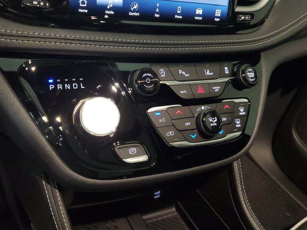 New 2027 Chrysler Pacifica Limited FWD image 21