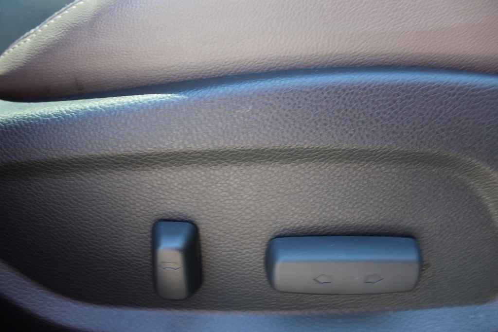 Used 2015 Hyundai Santa Fe Limited w/ Option Group 04 AWD/4WD image 32