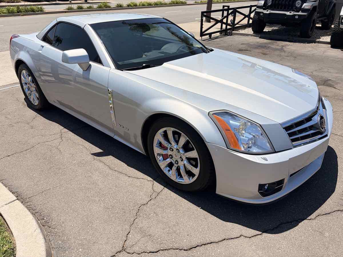 Used 2009 Cadillac XLR RWD image 16