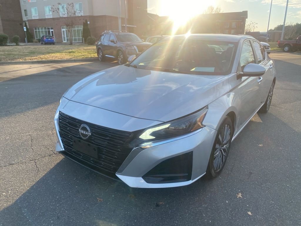 Used 2023 Nissan Altima 2.5 SV image 3