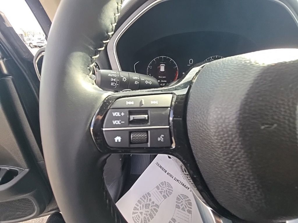 Used 2025 Honda Pilot EX-L image 16