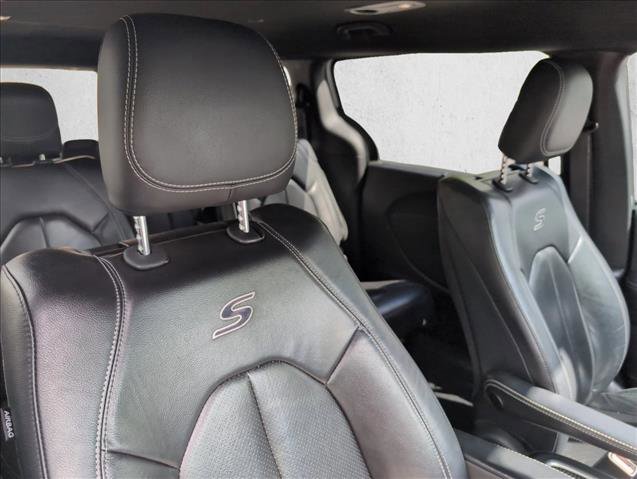 Used 2019 Chrysler Pacifica Touring-L Plus w/ Advanced Safetytec Group FWD image 24