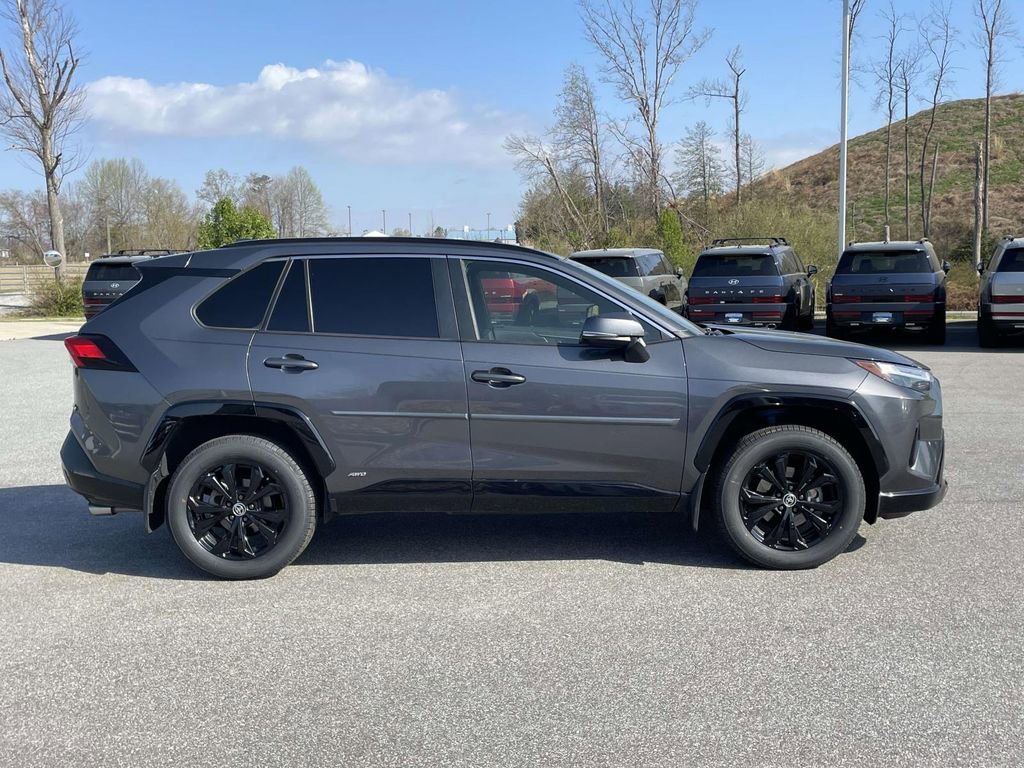 Used 2022 Toyota RAV4 SE image 28