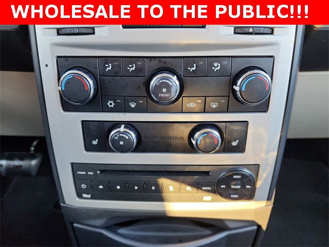 Used 2010 Chrysler Town & Country Touring image 24