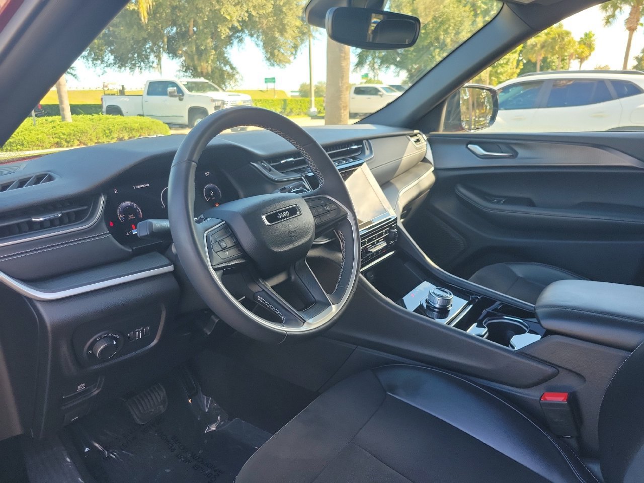 Used 2023 Jeep Grand Cherokee Altitude AWD/4WD image 17