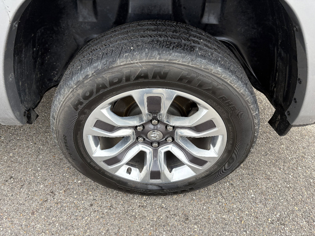 Used 2022 RAM 1500 Limited w/ Cold Weather Group image 11