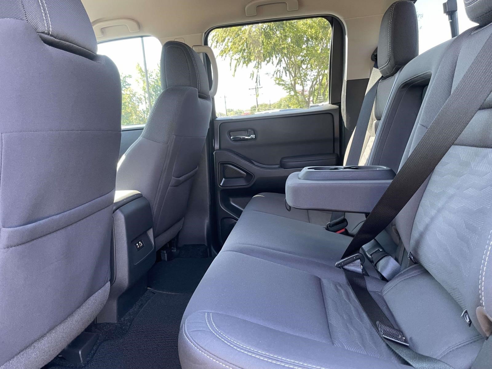 Used 2022 Nissan Frontier SV AWD/4WD image 9