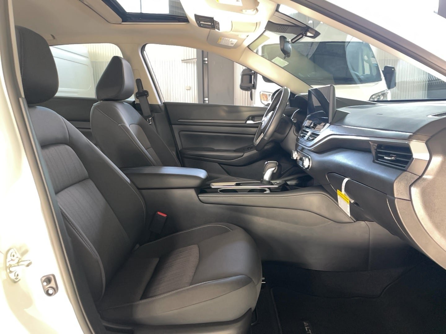Used 2024 Nissan Altima 2.5 SV w/ SV Premium Package AWD/4WD image 18