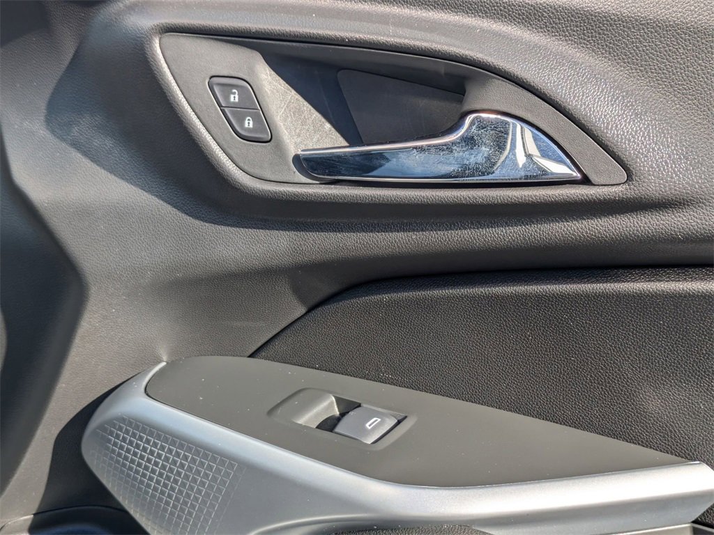 Used 2025 Chevrolet Trax LS image 32
