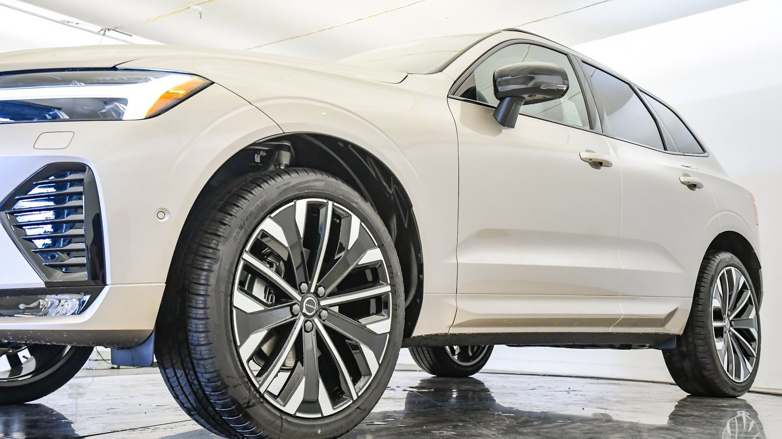 New 2026 Volvo XC60 B5 Ultra w/ Protection Package Premier image 10
