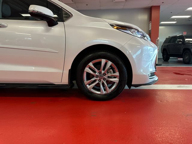 Certified 2024 Toyota Sienna Limited AWD/4WD image 30