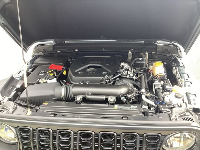 Certified 2026 Jeep Wrangler Sport AWD/4WD image 18