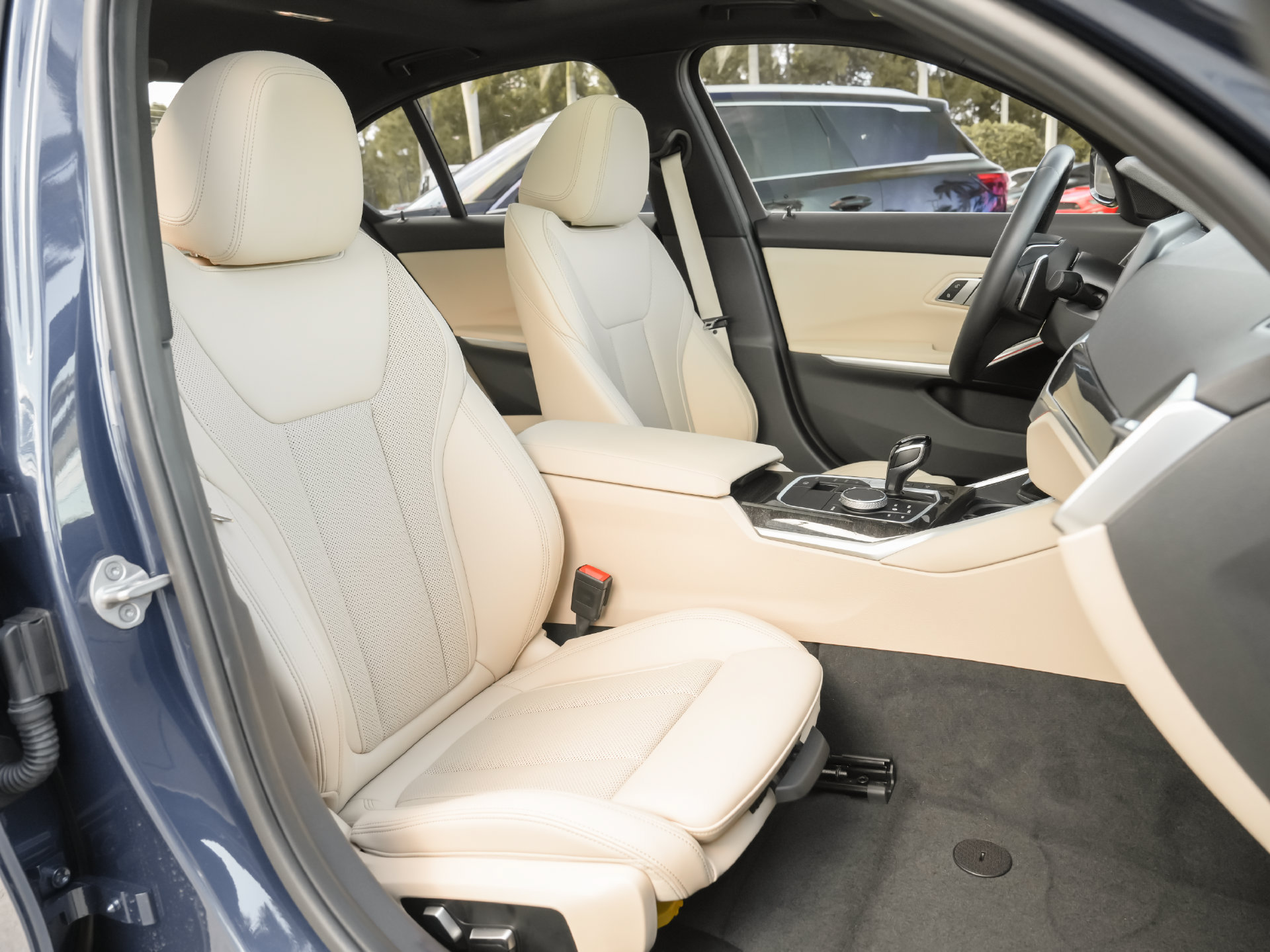 Used 2022 BMW 330i Sedan w/ Driving Assistance Package RWD image 11