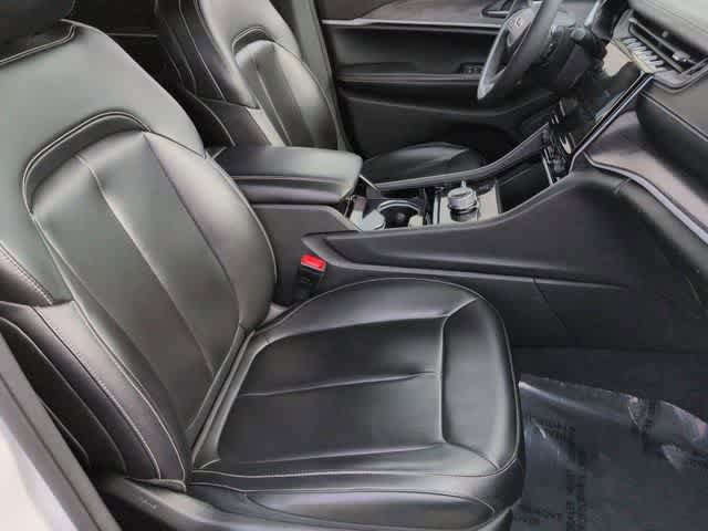 Used 2023 Jeep Grand Cherokee Limited w/ Black Appearance Package image 21