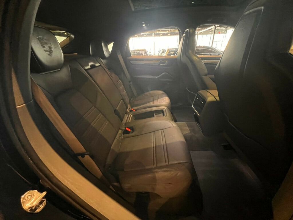 Used 2022 Porsche Cayenne E-Hybrid Coupe image 28