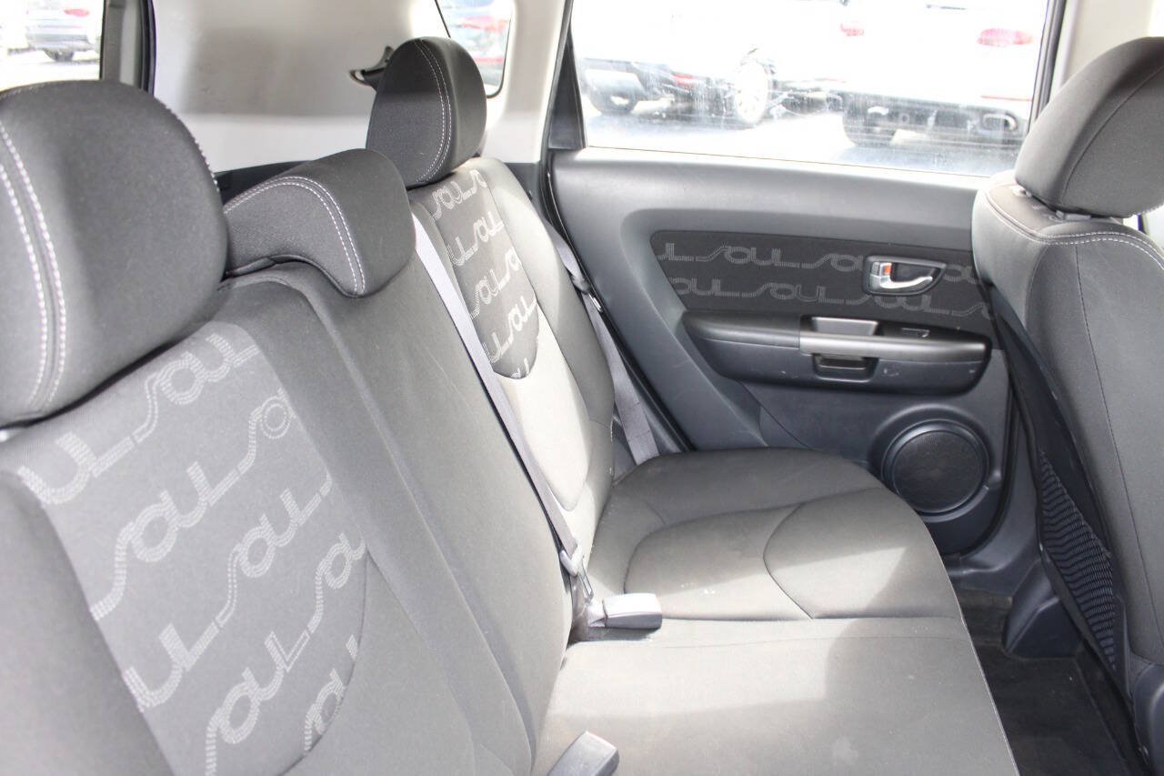 Used 2013 Kia Soul + FWD image 16