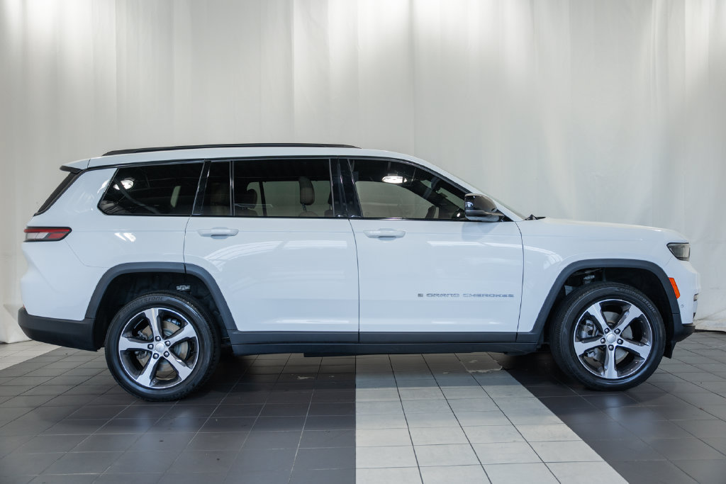 Certified 2023 Jeep Grand Cherokee L Limited w/ Luxury Tech Group II AWD/4WD image 3