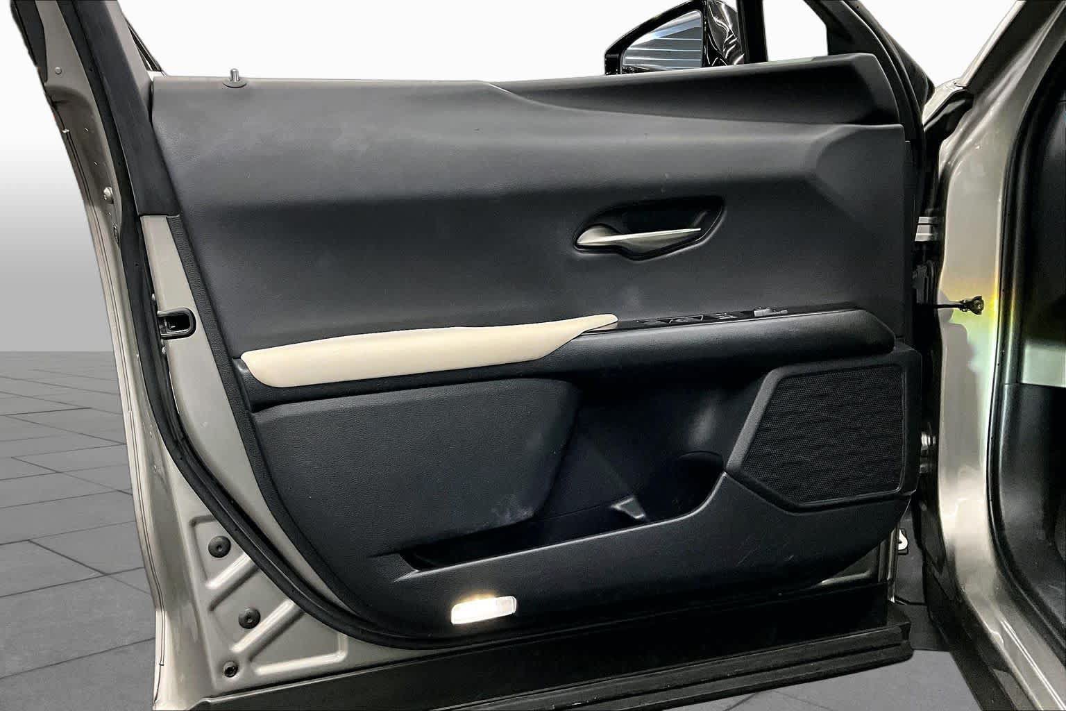 Used 2019 Lexus UX 250h w/ Premium Package AWD/4WD image 21