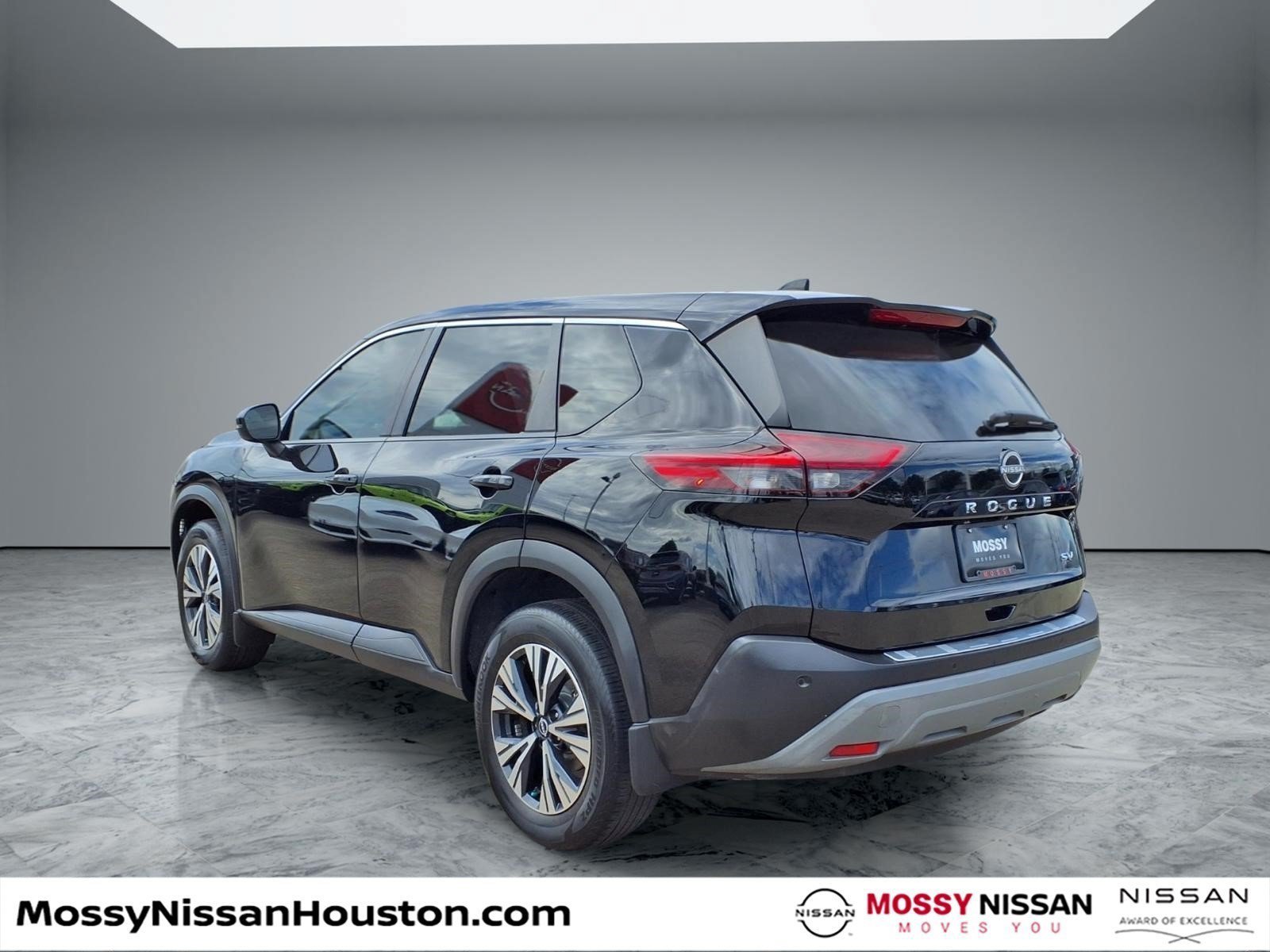 Used 2022 Nissan Rogue SV FWD image 2