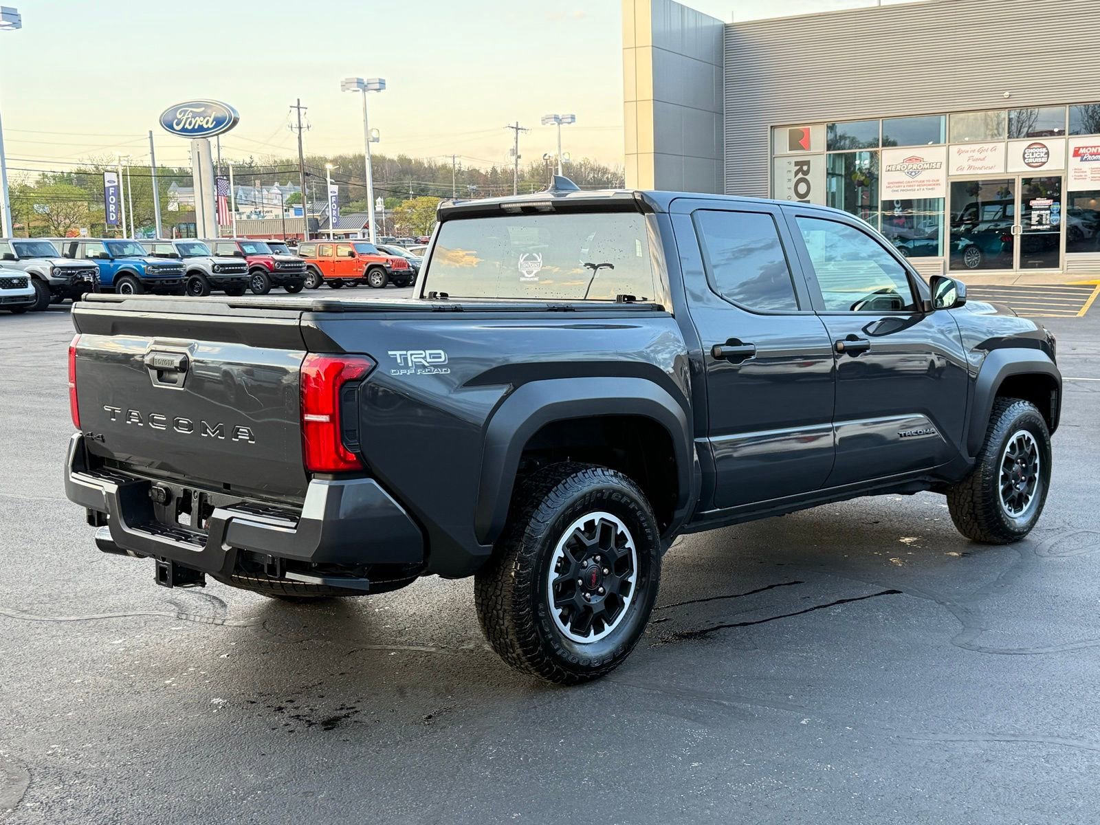 Used 2025 Toyota Tacoma TRD Off-Road AWD/4WD image 3