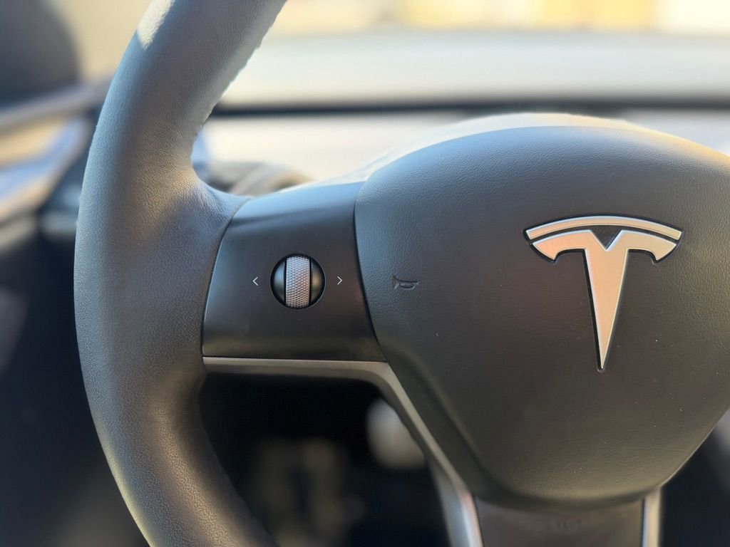 Used 2023 Tesla Model Y Performance AWD/4WD image 38
