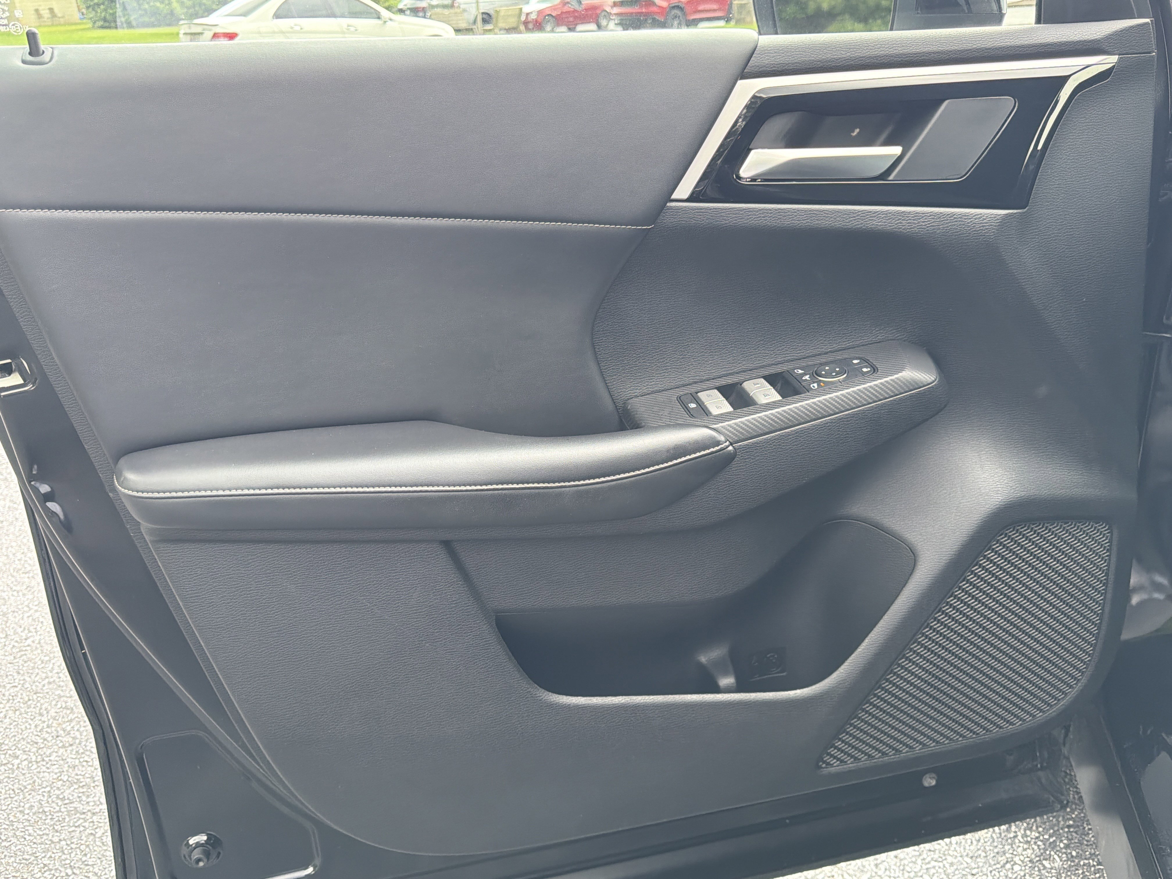 Used 2023 Mitsubishi Outlander SE FWD image 8