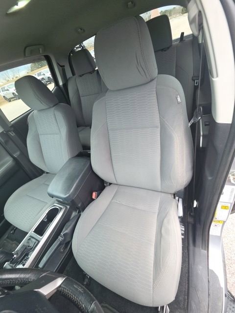 Used 2016 Toyota Tacoma SR5 w/ SR5 Appearance Package (SN) image 18