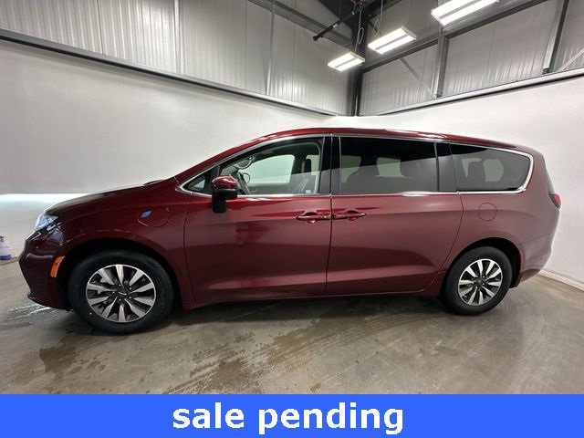 Used 2023 Chrysler Pacifica Touring-L image 2