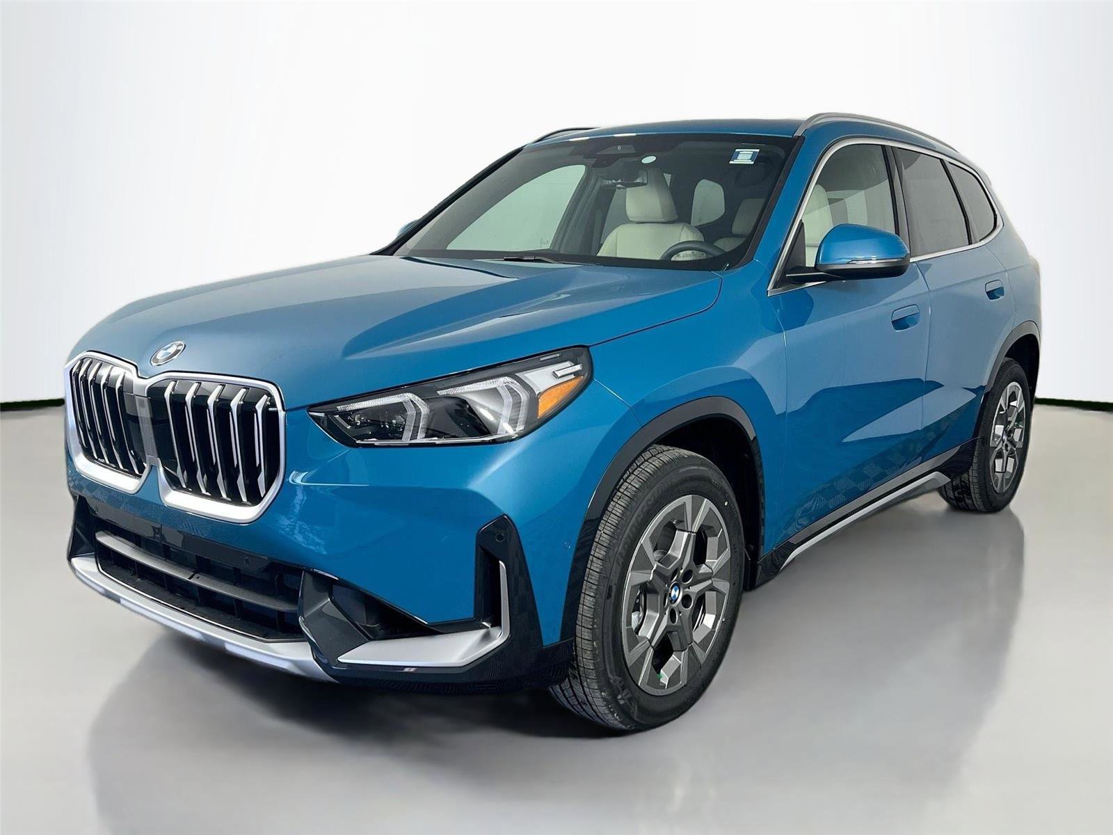 Used 2025 BMW X1 xDrive28i w/ Convenience Package AWD/4WD image 2