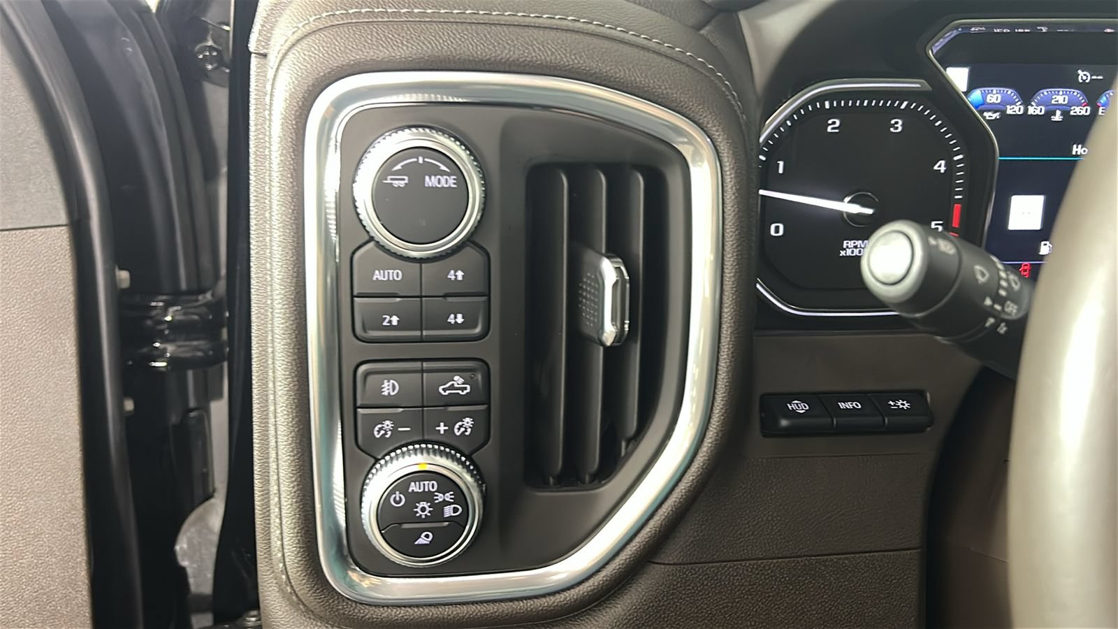 Used 2020 GMC Sierra 3500 Denali w/ Denali Ultimate Package AWD/4WD image 23