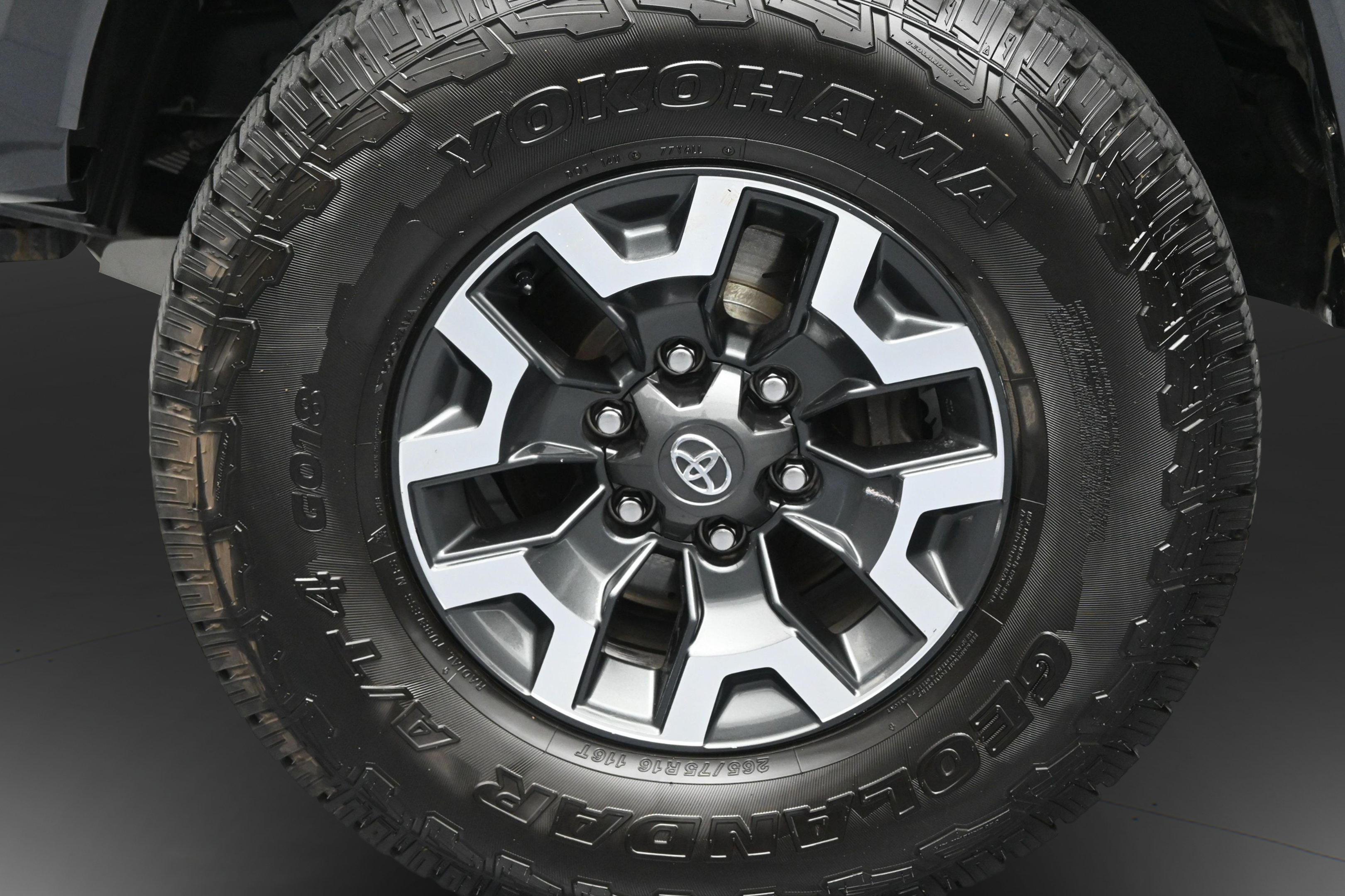 Used 2019 Toyota Tacoma SR5 AWD/4WD image 10