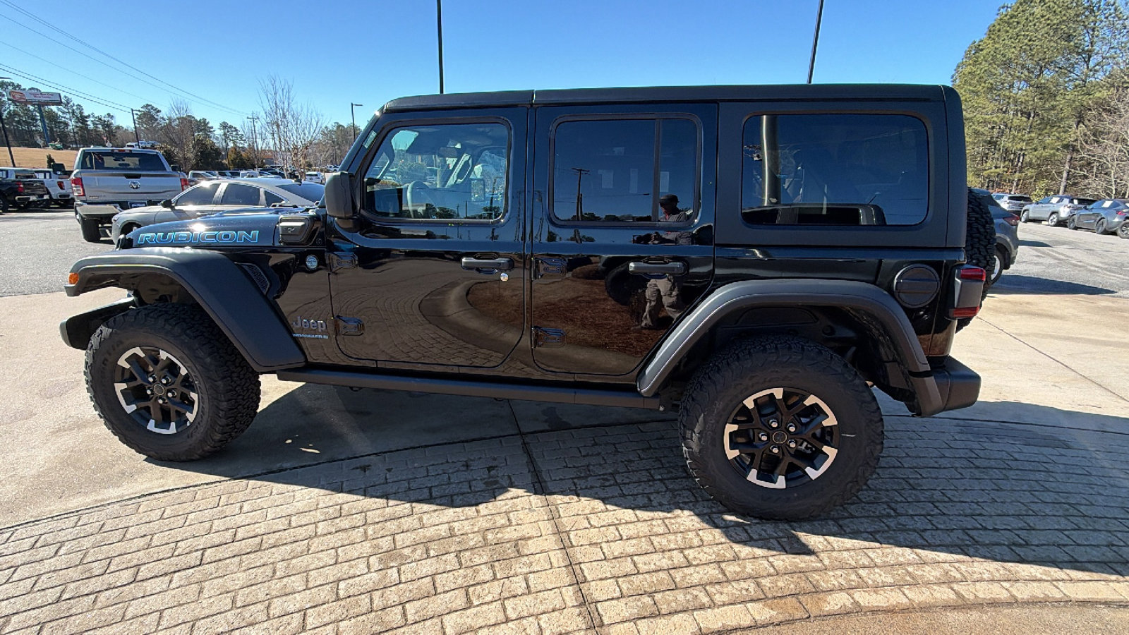 Used 2025 Jeep Wrangler Unlimited Rubicon 4xe w/ Convenience Group image 11