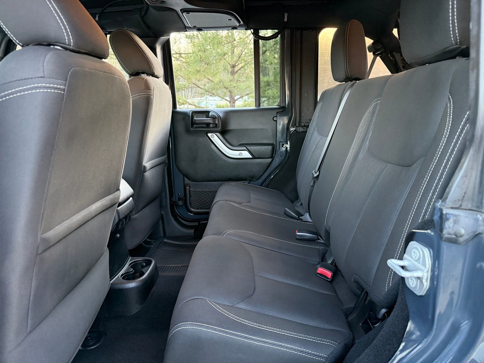 Used 2016 Jeep Wrangler Unlimited Sahara w/ Connectivity Group image 34