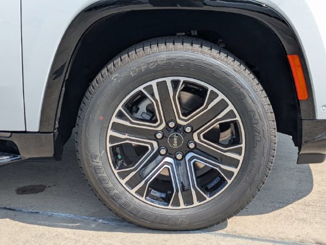 New 2026 Jeep Grand Wagoneer L 2WD w/ Premium Group I image 12