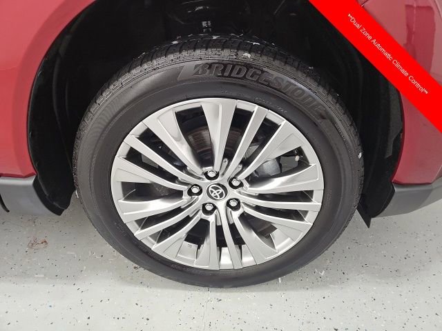 Certified 2024 Toyota Venza XLE image 10