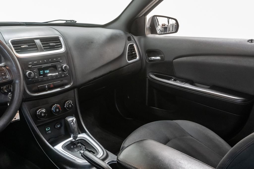 Used 2014 Dodge Avenger SE FWD image 11