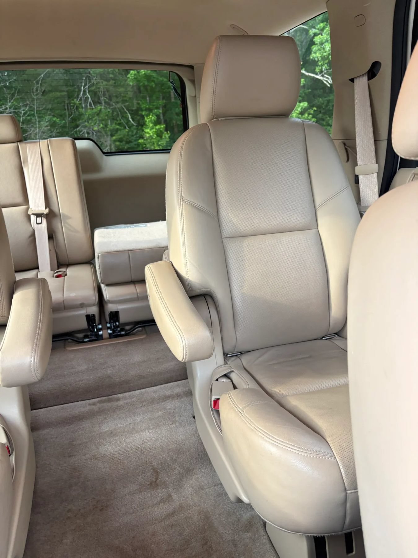 Used 2011 Cadillac Escalade Premium AWD/4WD image 18
