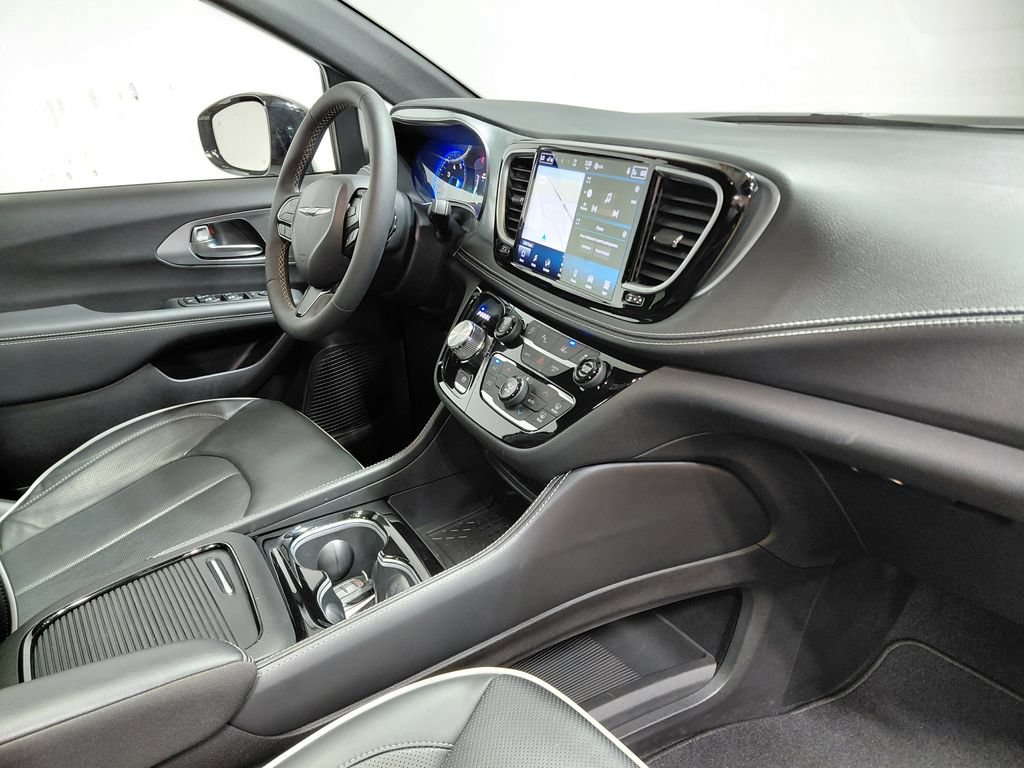 New 2026 Chrysler Pacifica Limited w/ S Appearance Package AWD/4WD image 30