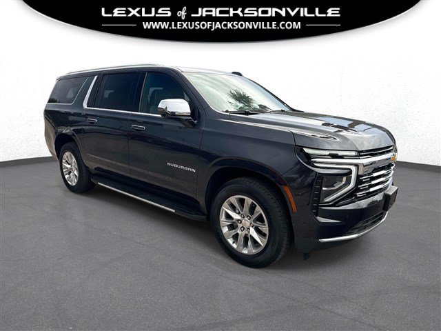 Used 2025 Chevrolet Suburban Premier RWD image 1