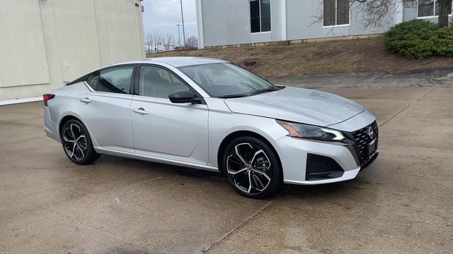 Used 2024 Nissan Altima 2.5 SR image 2