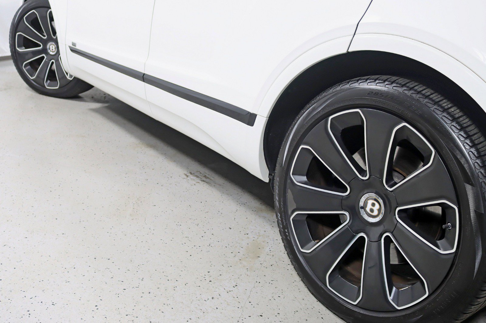 Used 2020 Bentley Bentayga Design Series AWD/4WD image 11